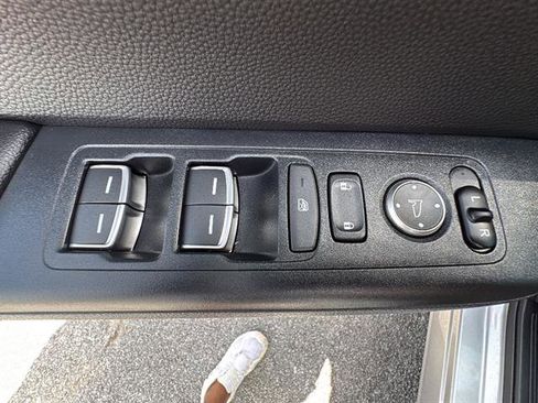 Used 2025 Honda CR-V EX-L image 17