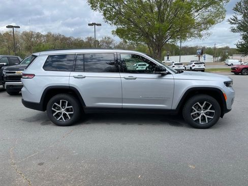 Used 2024 Jeep Grand Cherokee L Limited w/ Luxury Tech Group II image 8