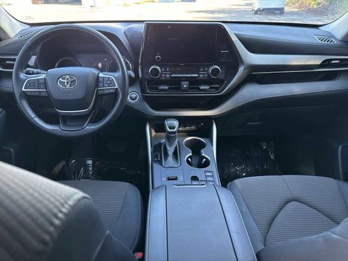 Used 2024 Toyota Highlander LE image 15