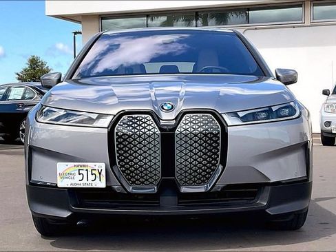 Used 2023 BMW iX xDrive50 w/ Ultimate Package 2 AWD/4WD image 3