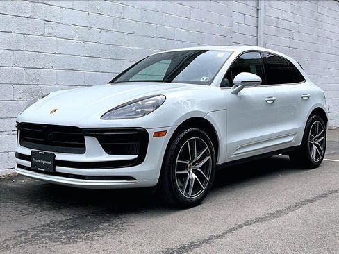 Certified 2023 Porsche Macan S AWD/4WD image 1