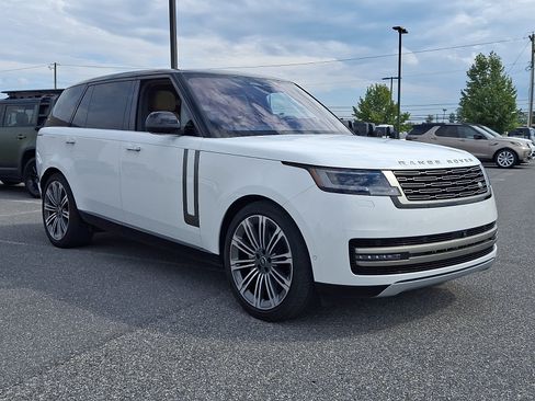 Used 2023 Land Rover Range Rover Long Wheelbase SE AWD/4WD image 6