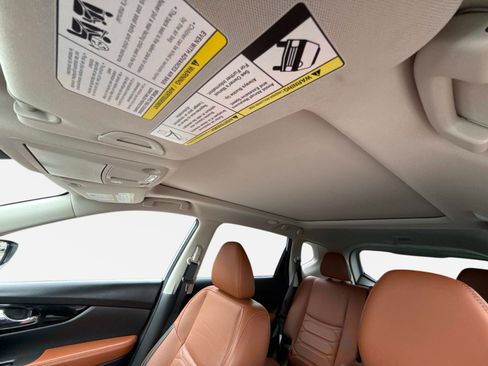 Used 2018 Nissan Rogue SL w/ Premium Package FWD image 34