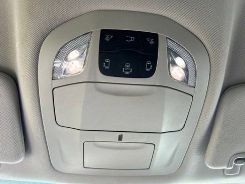 Used 2024 Chrysler Pacifica Limited FWD image 37