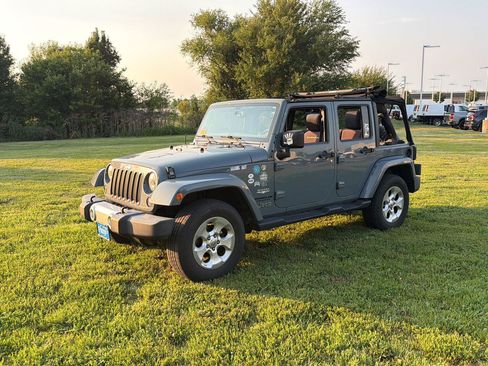 Used 2015 Jeep Wrangler Unlimited Sahara AWD/4WD image 3