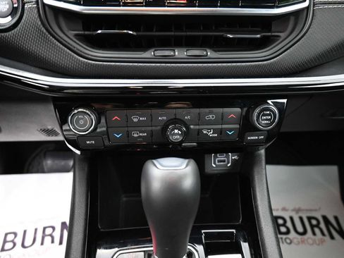 Used 2024 Jeep Compass Latitude w/ Convenience Group AWD/4WD image 9