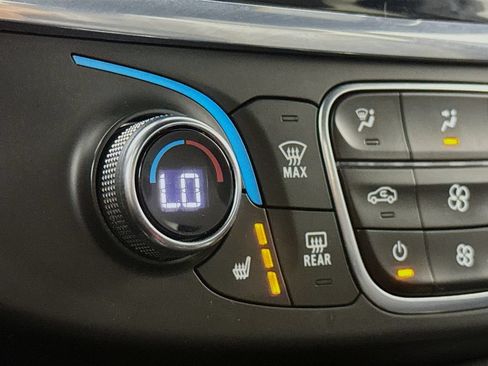 Used 2022 Chevrolet Traverse LT w/ Midnight/Sport Edition AWD/4WD image 23