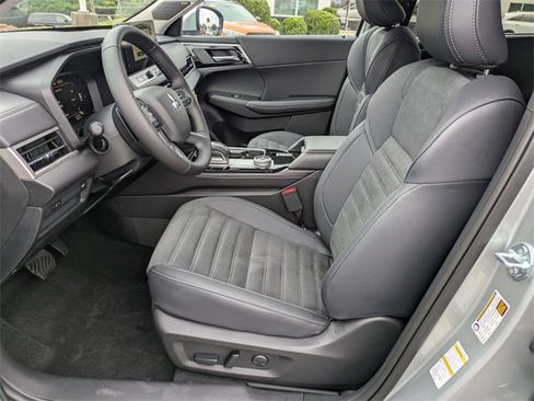 New 2025 Mitsubishi Outlander SE image 14