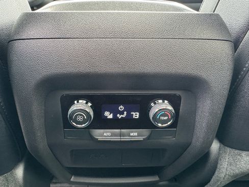 Used 2025 Chevrolet Traverse LT w/ Sun and Wheel Package image 14