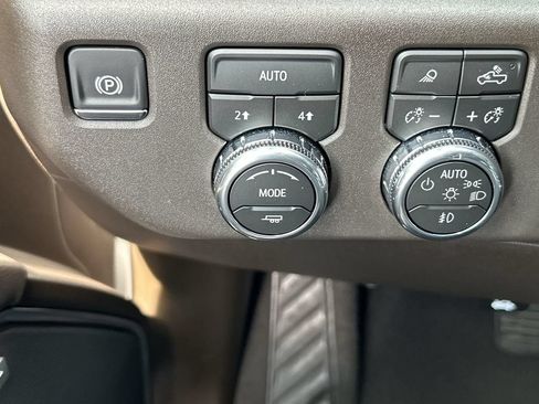 Used 2026 GMC Sierra 1500 SLT w/ SLT Premium Package AWD/4WD image 18