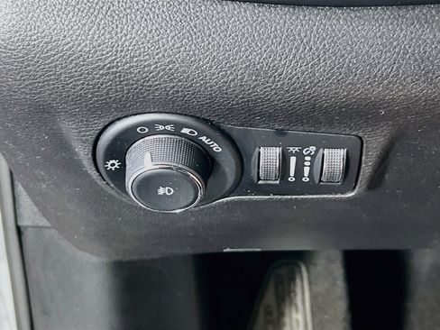 Used 2023 Jeep Compass Limited w/ Sun and Sound Group AWD/4WD image 10