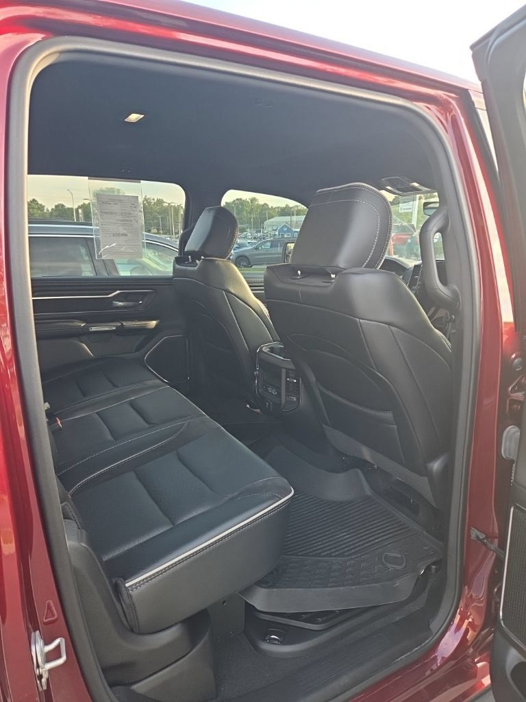 Used 2025 RAM 1500 Laramie w/ Sport Appearance Package AWD/4WD image 5
