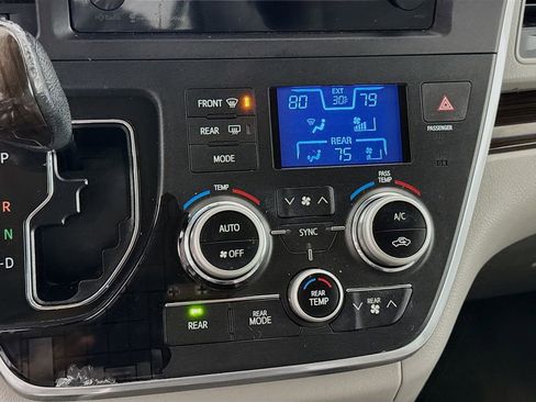 Used 2016 Toyota Sienna XLE image 16