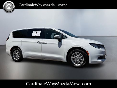 Used 2022 Chrysler Voyager LX FWD image 1