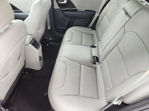 Used 2018 Kia Niro Touring FWD image 31