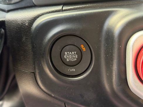 Used 2023 Jeep Gladiator Sport image 21