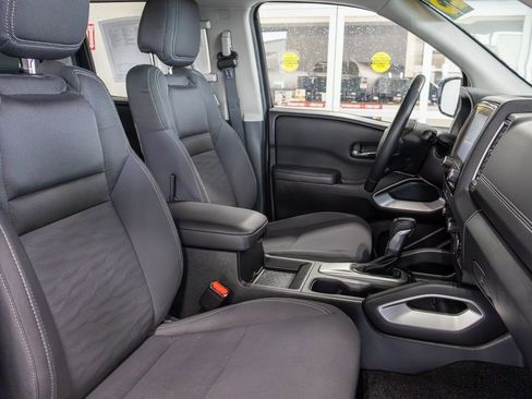 Used 2023 Nissan Frontier SV w/ SV Convenience Package image 12