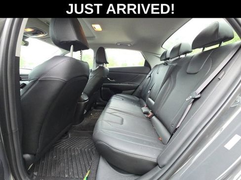 Certified 2024 Hyundai Elantra Limited FWD image 9