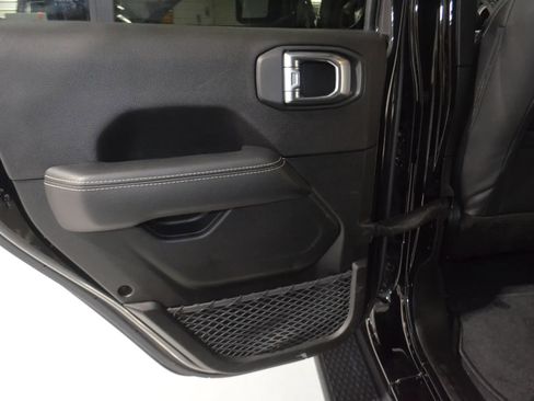 Used 2022 Jeep Gladiator Overland image 18