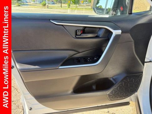 Used 2022 Toyota RAV4 LE AWD/4WD image 19