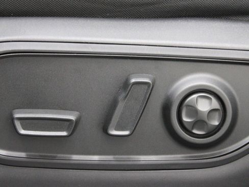 Used 2025 Jeep Grand Cherokee Laredo X image 18