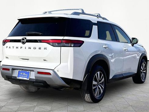 Used 2024 Nissan Pathfinder SL image 2