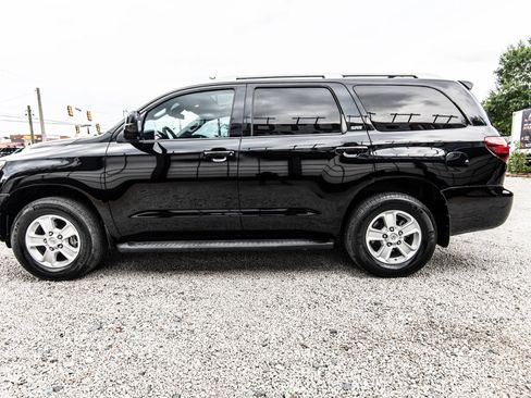 Used 2018 Toyota Sequoia SR5 RWD image 21