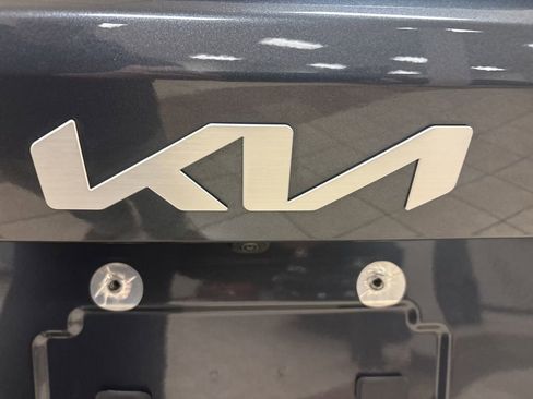 Used 2023 Kia Sorento LX image 6