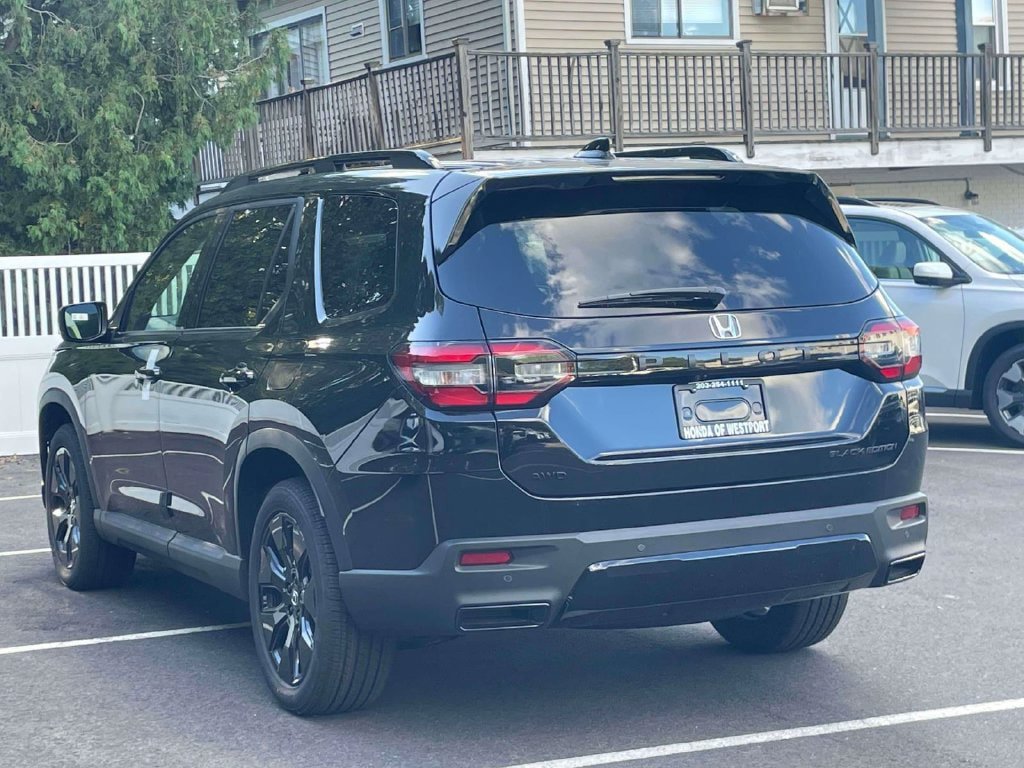 New 2026 Honda Pilot Black Edition image 7