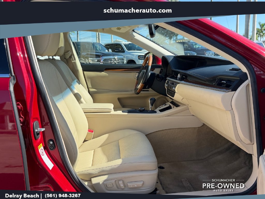 Used 2014 Lexus ES 300h w/ Premium Package w/Bamboo Trim FWD image 17