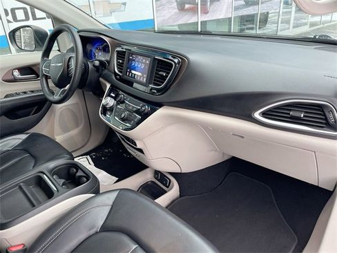 Used 2020 Chrysler Voyager Lxi image 27