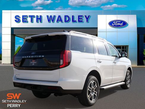 New 2025 Ford Expedition Active image 6