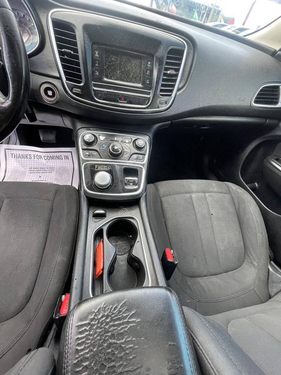 Used 2016 Chrysler 200 Limited w/ Anniversary Edition FWD image 2