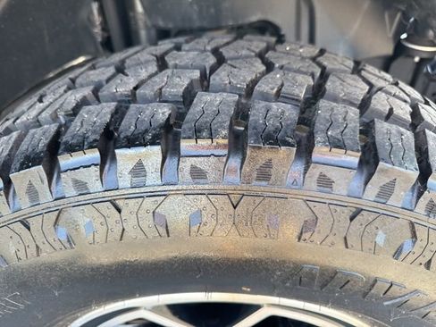 Used 2024 Jeep Wrangler Unlimited Rubicon AWD/4WD image 4