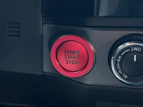 Used 2018 Toyota Tacoma TRD Sport AWD/4WD image 27