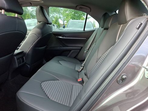 Used 2023 Toyota Camry SE w/ Cold Weather Package FWD image 11