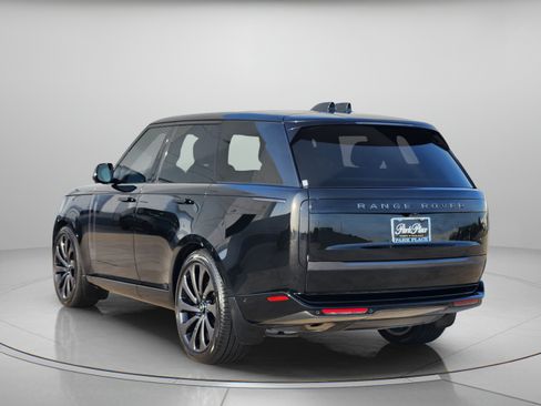 Used 2025 Land Rover Range Rover SE AWD/4WD image 3