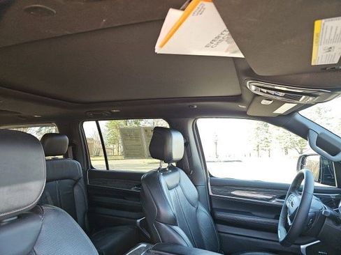 Used 2022 Jeep Wagoneer Series II w/ Premium Group I image 13