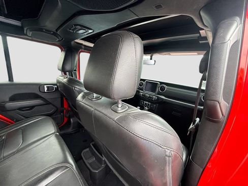 Used 2022 Jeep Wrangler Unlimited Sahara AWD/4WD image 31