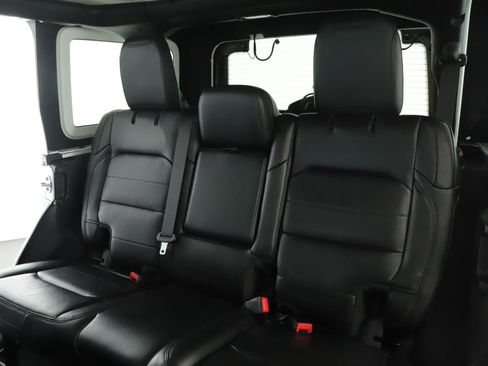 Used 2022 Jeep Wrangler Unlimited Sahara AWD/4WD image 5