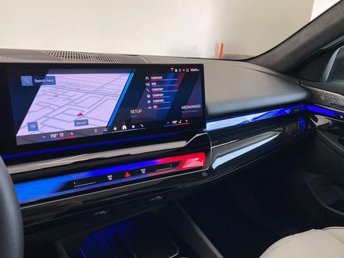 Used 2026 BMW M5 w/ Executive Package image 24