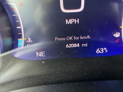 Used 2025 Chrysler Pacifica Select image 24