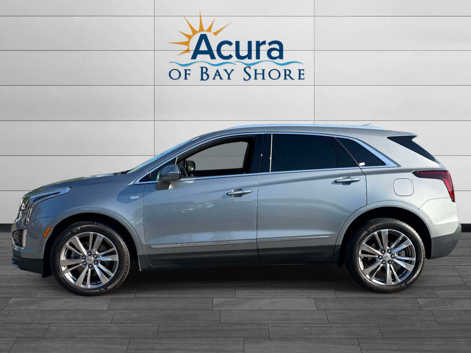 Used 2024 Cadillac XT5 Premium Luxury w/ LPO, Floor Liner Package AWD/4WD image 4