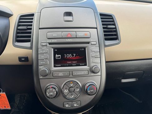 Used 2013 Kia Soul ! FWD image 19
