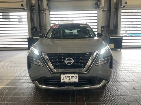 Used 2023 Nissan Rogue Platinum image 2