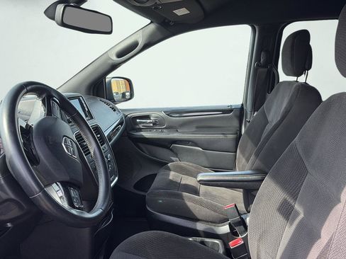 Used 2018 Dodge Grand Caravan SE FWD image 10