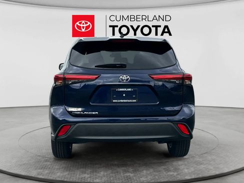 Used 2022 Toyota Highlander L FWD image 4