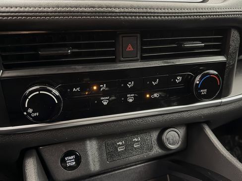 Used 2024 Nissan Rogue S image 21