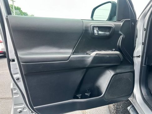 Used 2021 Toyota Tacoma TRD Sport AWD/4WD image 13