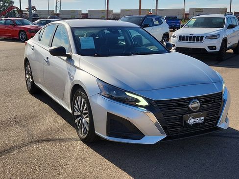 Used 2024 Nissan Altima 2.5 SV image 6